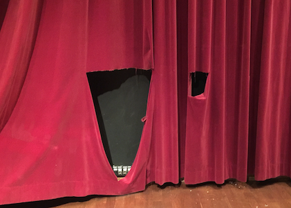 Cortina o telón antes de la reparación