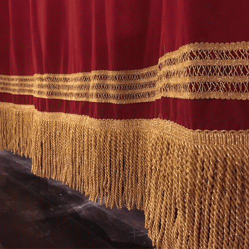 Telón de boca confeccionado por Osoji Systems para un espacio escénico